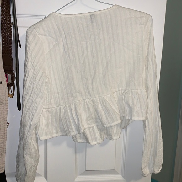 NEW SHORT KNOTTED BLOUSE WITH RUFFLES EDGES - Picture 4 of 4